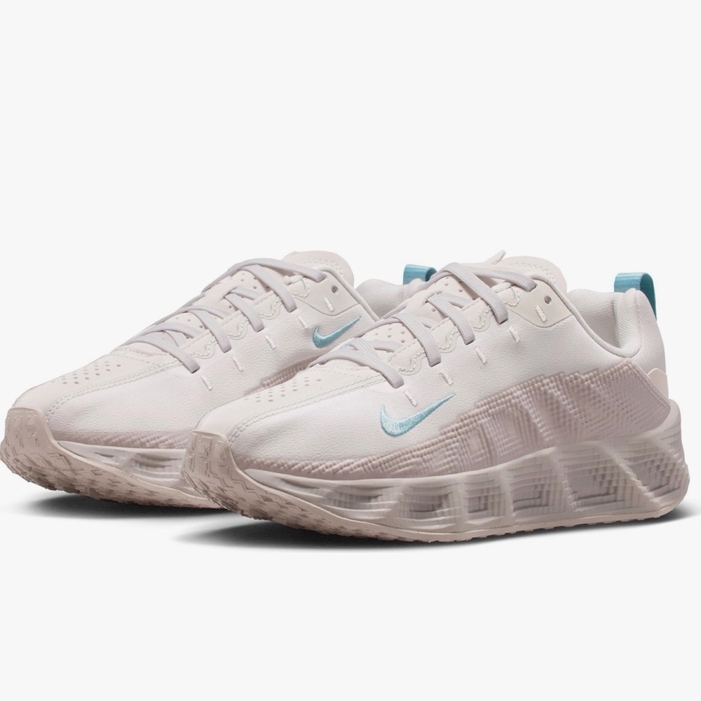 NEW Nike Big Kid’s Ava Rover Sneakers US Size 6Y